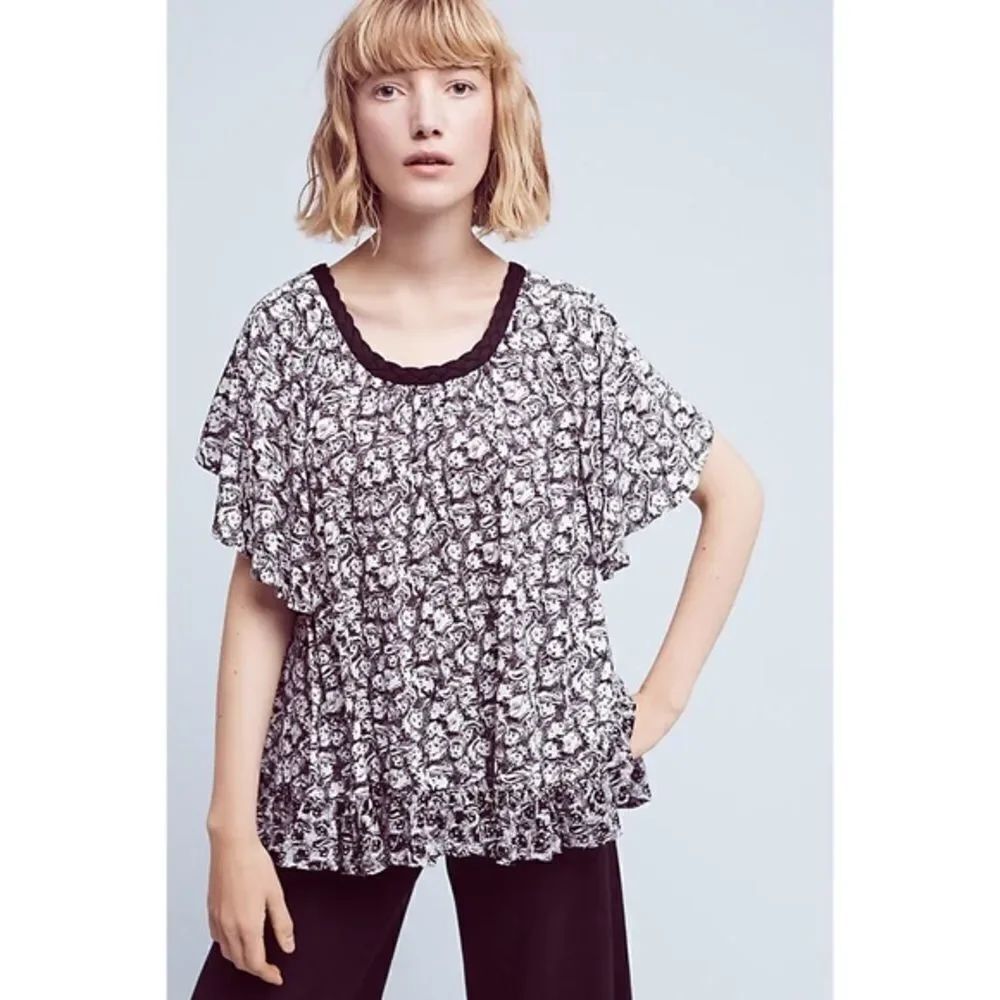 ✨Jacquen Swing Top✨ 